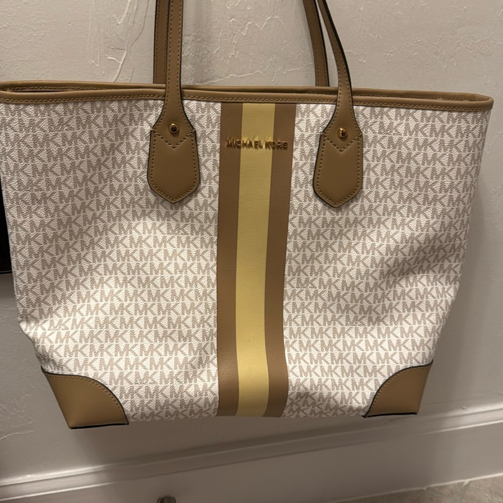 Brand new without tags. Michael Kors Tote Bag in Vanilla